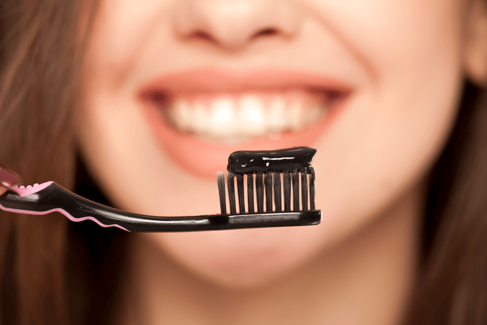 charcoal whiten teeth